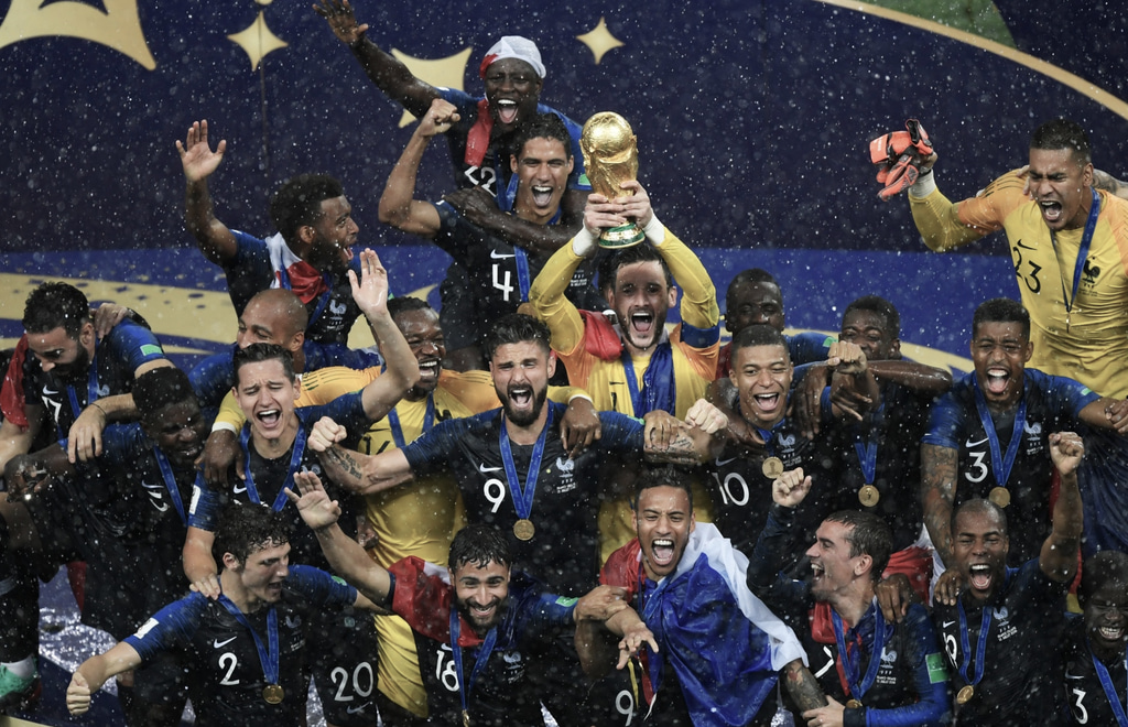 ފްރާންސުން ފީފާ ވޯލްޑް ކަޕް ކާމިޔާބުކުރުން