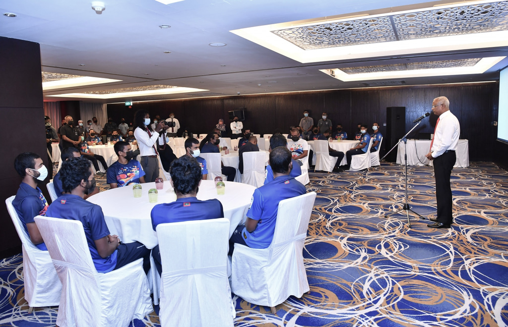 ގައުމީ ފުޓުބޯޅަ ޓީމަށް ރައީސް ހިތްވަރު ދެއްވުން