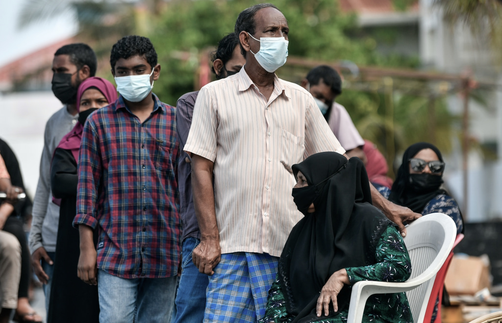 ކޮވިޑް ސާމްޕަލް ނަގަން އަނެއްކާވެސް ދިގު ކިއޫތަކެއް