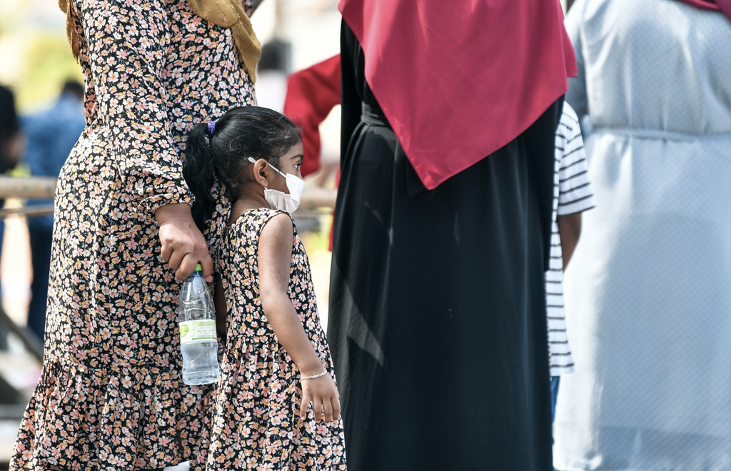 ކޮވިޑް ސާމްޕަލް ނަގަން އަނެއްކާވެސް ދިގު ކިއޫތަކެއް