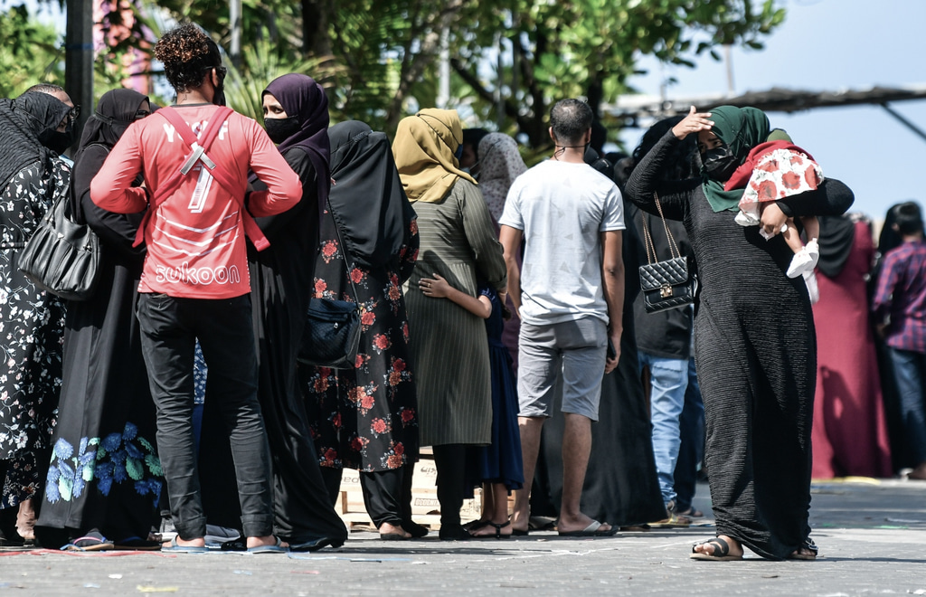 ކޮވިޑް ސާމްޕަލް ނަގަން އަނެއްކާވެސް ދިގު ކިއޫތަކެއް