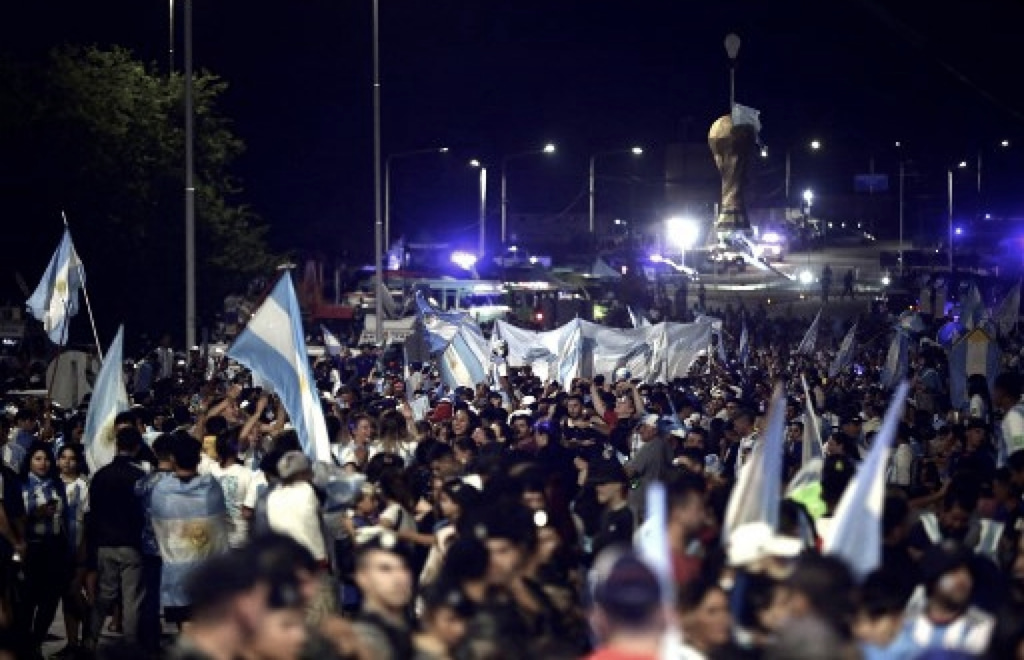 ވޯލްޑްކަޕް ތަށި ތިން ވަނަ ފަހަރަށް ހޯދައި އާޖެންޓީނާ އުފާ ފާޅުކުރަނީ