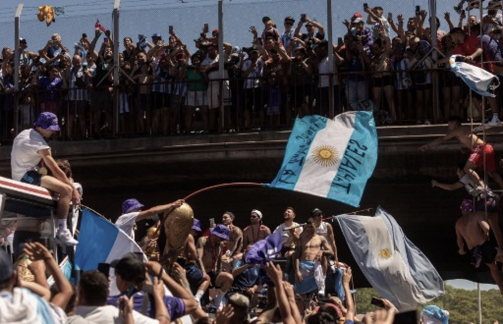 ވޯލްޑްކަޕް ތަށި ތިން ވަނަ ފަހަރަށް ހޯދައި އާޖެންޓީނާ އުފާ ފާޅުކުރަނީ