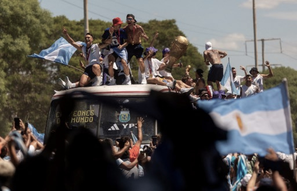 ވޯލްޑްކަޕް ތަށި ތިން ވަނަ ފަހަރަށް ހޯދައި އާޖެންޓީނާ އުފާ ފާޅުކުރަނީ