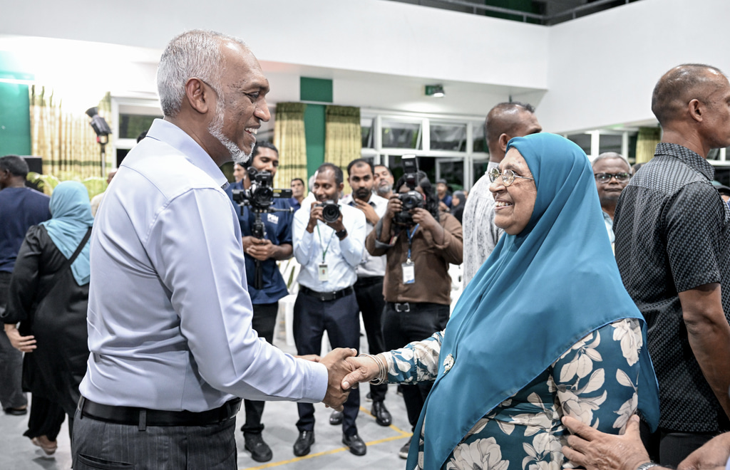 ރައީސް، މައްޗަންގޮޅި ރައްޔިތުންނާ ބައްދަލުކުރެއްވުން