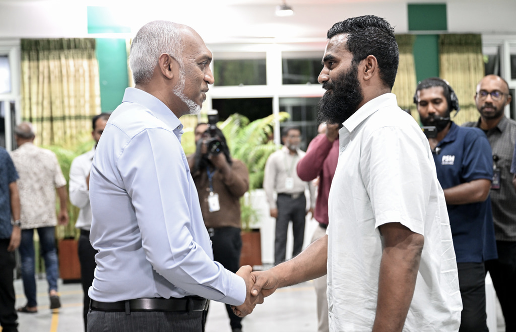 ރައީސް، މައްޗަންގޮޅި ރައްޔިތުންނާ ބައްދަލުކުރެއްވުން