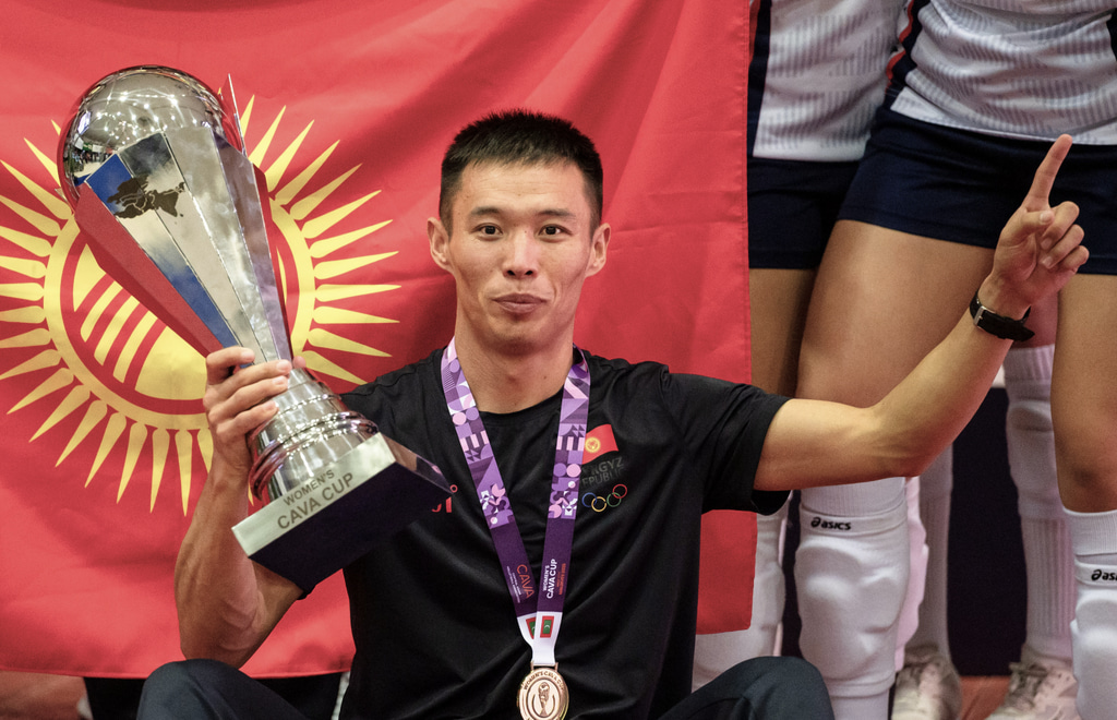 ކާވާ ކަޕްގެ ޗެމްޕިއަންކަން ކިރިގިސްތާނުން ހޯދުން