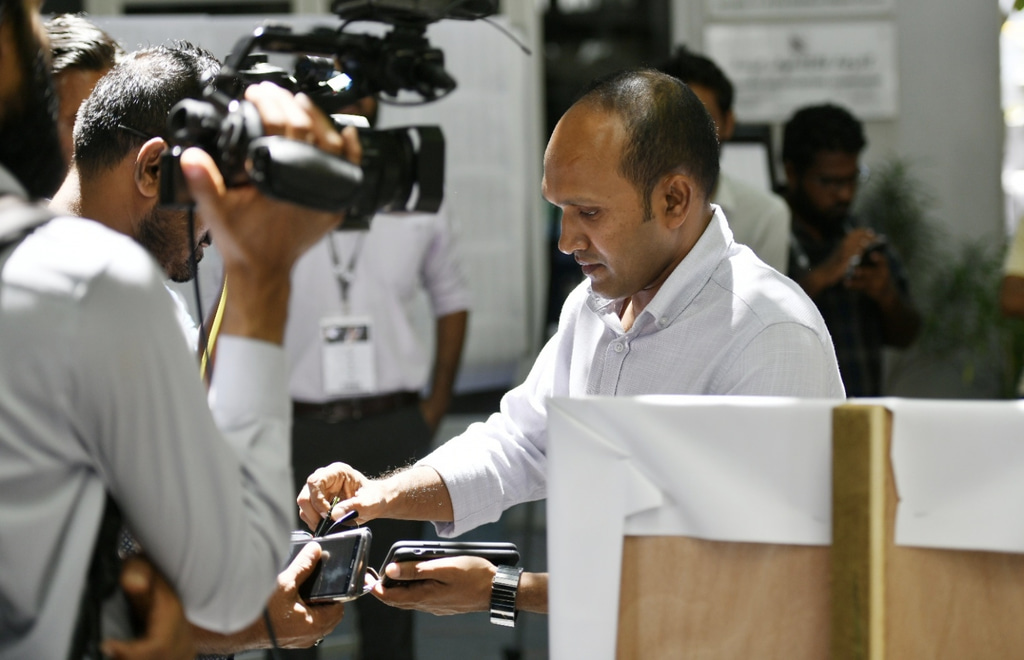 އާންމު އިންތިހާބުގެ ވޯޓުލުން ބަންދުކުރުން