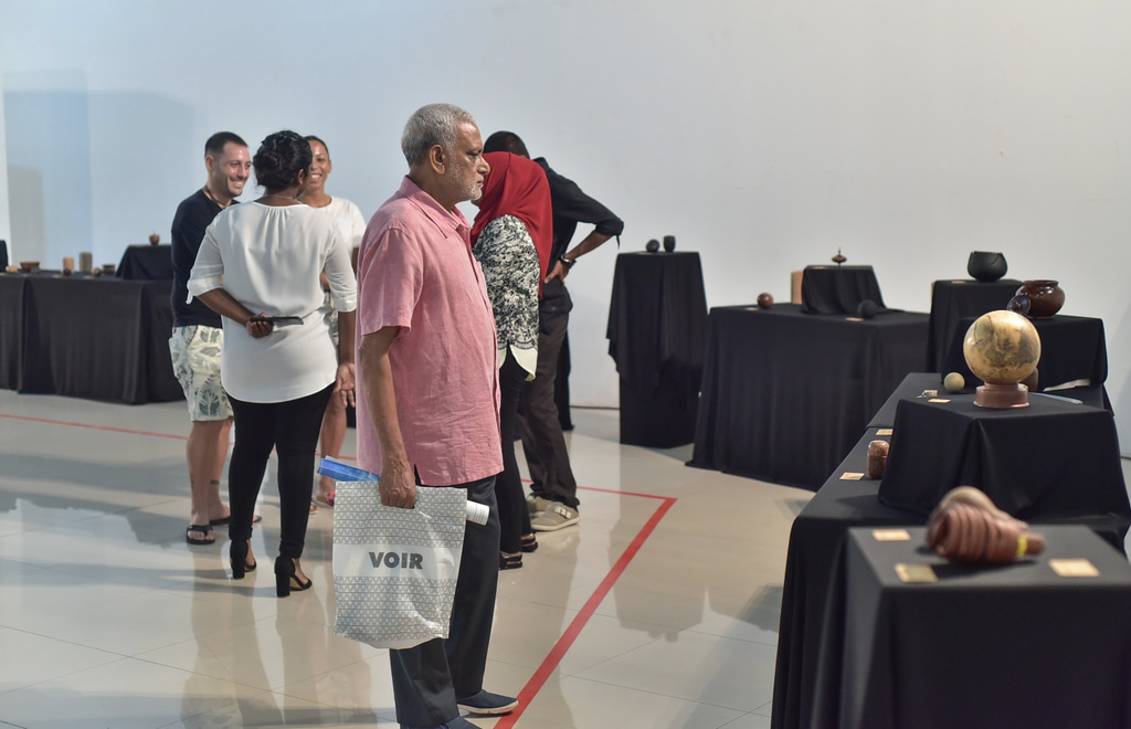 އަޒްމީގެ ހުނަރު ދައްކާލުމަށް ފެށި އެގްޒިބިޝަން