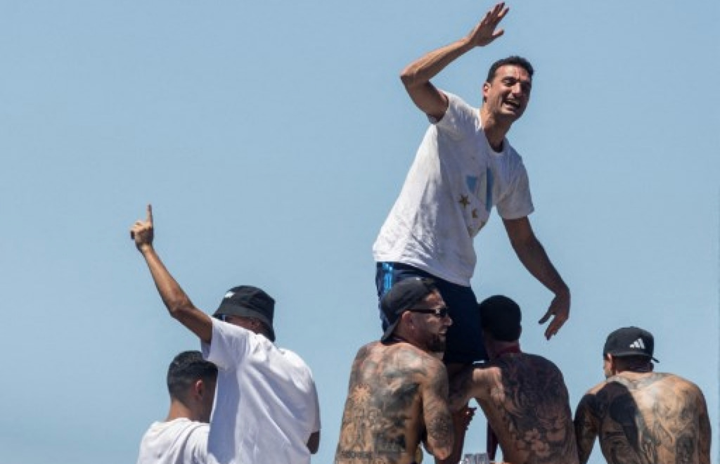 ވޯލްޑްކަޕް ތަށި ތިން ވަނަ ފަހަރަށް ހޯދައި އާޖެންޓީނާ އުފާ ފާޅުކުރަނީ