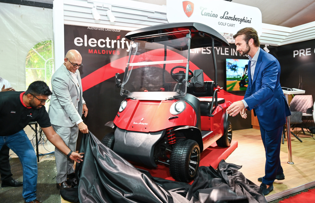 ލެމްބޯގިނީ ގޮލްފް ކާޓް ރާއްޖެއަށް ތައާރަފްކުރުން