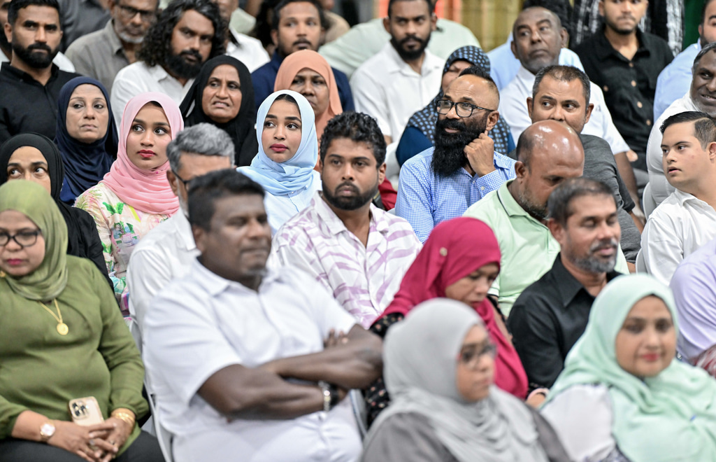 ރައީސް، މައްޗަންގޮޅި ރައްޔިތުންނާ ބައްދަލުކުރެއްވުން