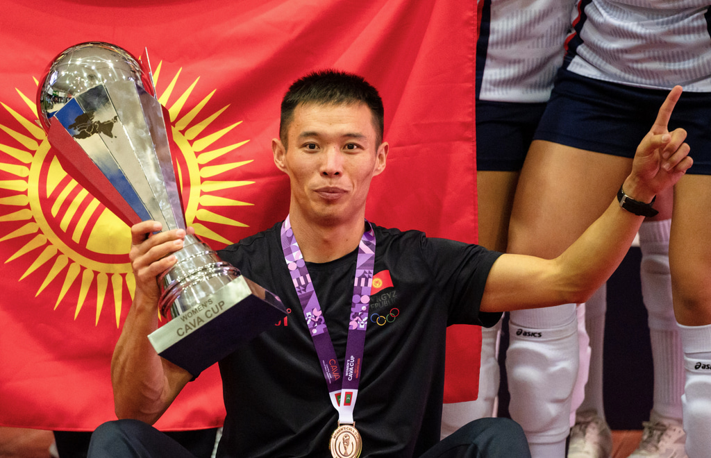 ކާވާ ކަޕްގެ ޗެމްޕިއަންކަން ކިރިގިސްތާނުން ހޯދުން