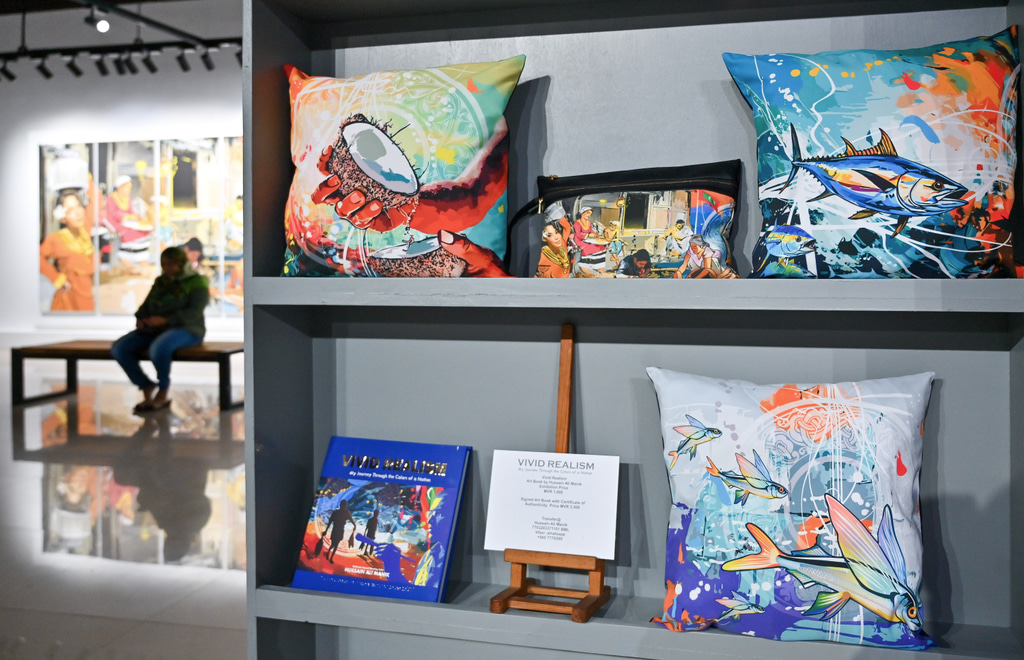 ވިވިޑް ރިއަލިޒަމް - ބައި ހުސައިން