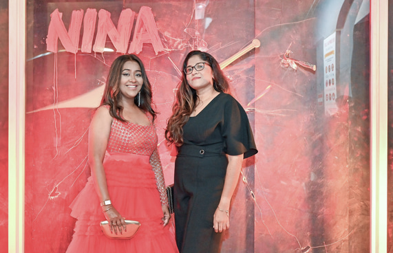 ދިވެހި ފިލްމު "ނީނާ"ގެ ރެޑްކާޕެޓްގައި އެކްޓްރެސް ނަތާޝާ ޖަލީލް (ވ) އާއި އިތުރު މީހަކު ބައިވެރިވަނީ.-- ފޮޓޯ: ފަޔާޒު މޫސާ | މިހާރު