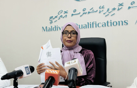 ލަންކާގައި ހުއްދަނެތި ކޯސް ހިންގުމުން އެވިޑަށް ފިޔަވަޅު