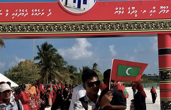 އެއްބައިވަންތަ ދުވަހަށް މީދޫގެ ބޮޑު ޓީމެއް ތުޅާދުއަށް