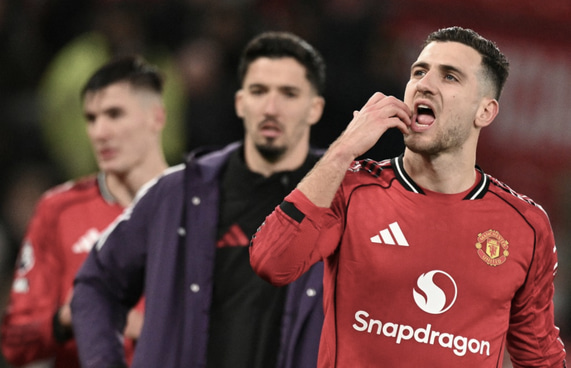 ފުލުގައިއޮތް ވުލްވްސްއާ އެއްވަރުވެ ޔުނައިޓެޑް ކުރިނޭރިފަ