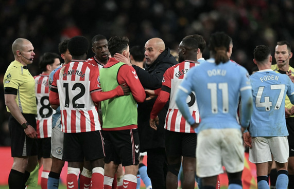 އާ އަހަރުގެ ފުރަތަމަ ރޭ ހުރިހާ މެޗެއް އެއްވަރު