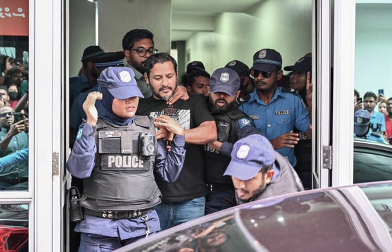 އަންހެނުންގެ ގެއަށް ސަނީ ވެއްދުމުން ހަމަނުޖެހުން ހިންގައިފި