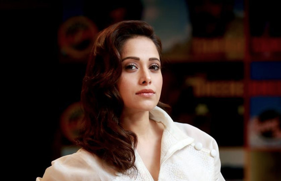 ނުޝްރަތު ފައްޅިއަކަށް ދިއުމުން އޭނާއާ ދެކޮޅަށް ފަތުވާ ނެރެފި