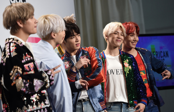 ބީޓީއެސްގެ ވޯލްޑް ޓުއާ އަންނަ އެޕްރީލް މަހު ފަށަނީ