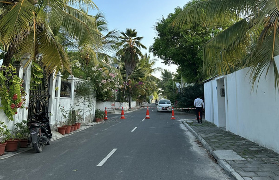 ކުޑަކުއްޖަކު ދުއްވި ސައިކަލެއް އެކްސިޑެންޓްވެއްޖެ