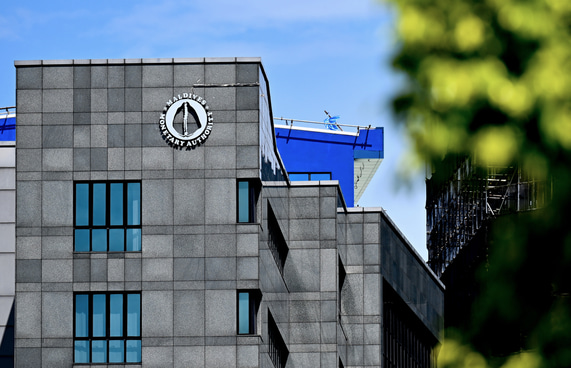 އަހަރު ނިންމާލި އިރު ރިޒާވުގައި 983 މިލިއަން ޑޮލަރު