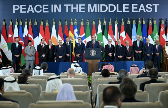 ޣައްޒާ އާރާސްތުކުރަން ފަސް ބިލިއަން ޑޮލަރު ދޭނެކަމަށް ގައުމުތަކުން ވަނީ ބުނެފައި: ޓްރަމްޕު