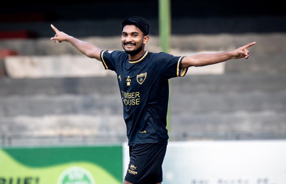 ޒައިންގެ ދެ ލަނޑުން އީގަލްސް ފަހަކަށް