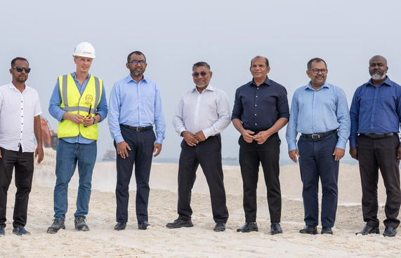 އެންމެ ބޮޑު ޑްރެޖަރުން ދިއްދޫ އެއާޕޯޓުގެ ބިން ހިއްކަން ފަށައިފި