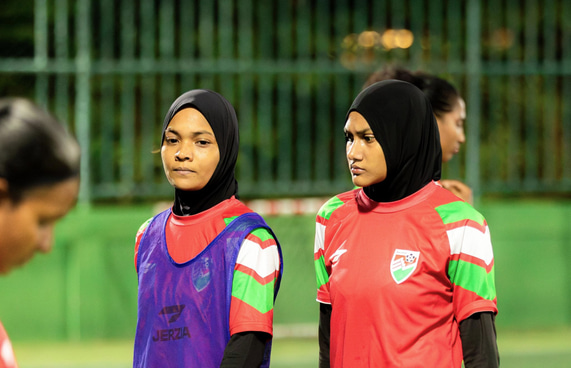 ފުލުހުން ވެސް ހިމަނައިގެން އަންހެން ފުޓްސަލް ޓީމު ހޮވައިފި