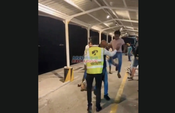 އެއާޕޯޓުގައި މާރާމާރީ ހިންގި ބަޔަކަށް ނަސޭހަތްތެރިވެއްޖެ