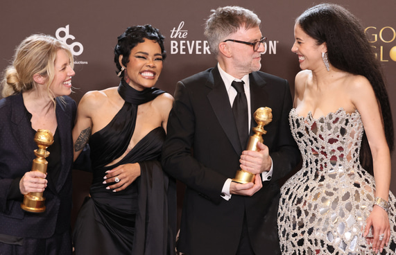 ގޯލްޑެން ގްލޯބްސް: ގިނަ އެވޯޑްތައް "ވަން ބެޓުލް އާފްޓާ އެނަދާ"އަށް