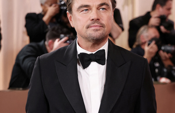 ގޯލްޑެން ގްލޯބްސް 2026: ގޯލްޑެން ގްލޯބްސް އެވޯޑުގެ ރެޑްކާޕެޓުގައި އެމެރިކާގެ އެކްޓަރު ލިއޮނާޑޯ ޑިކެޕްރިއޯ.-- ފޮޓޯ: އޭއެފްޕީ