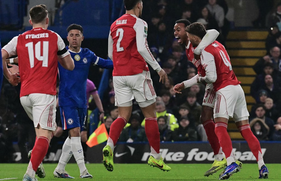 ޗެލްސީގެ ދަނޑުގައި މޮޅުވެ އާސެނަލަށް އެޑްވާންޓޭޖް