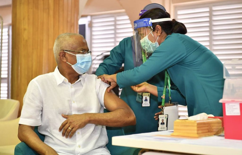 ދައުލަތުގެ އެންމެ އިސް ތިން ވެރިން ވެކްސިން ޖައްސަވައިފި