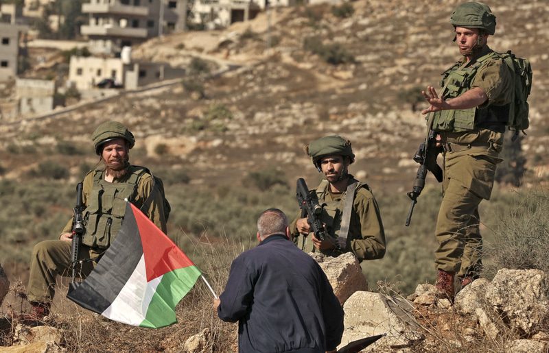 ހުޅަނގު އައްސޭރީގެ ބިންތައް އިޒްރޭލުން މިލްކުކުރަން އުޅޭތީ ރާއްޖޭގެ ނުރުހުން